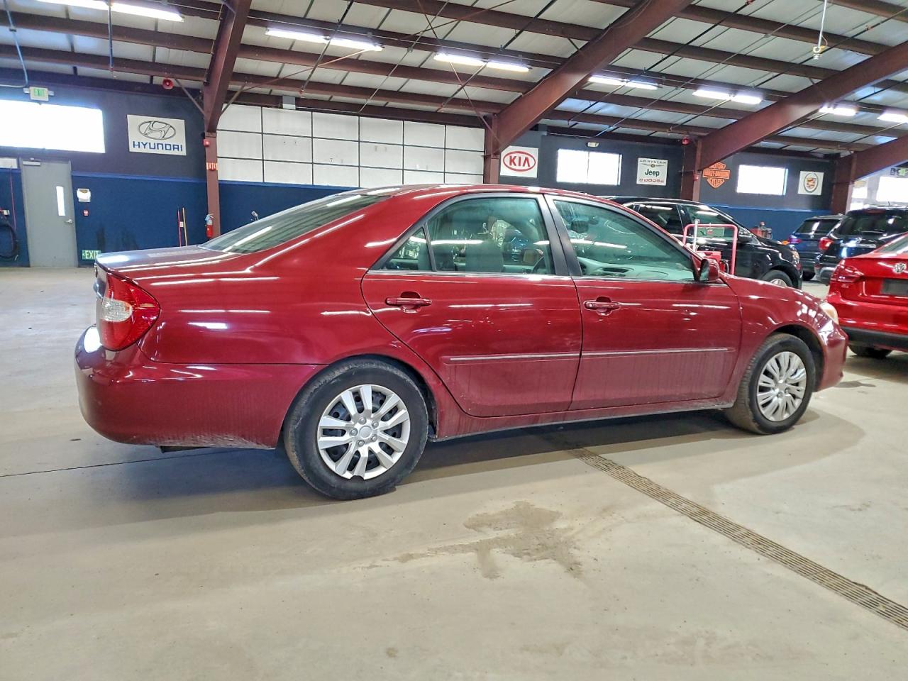 Toyota Camry Le Image 11