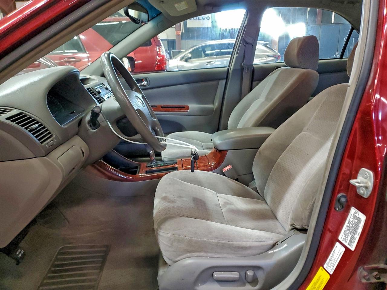 Toyota Camry Le Image 12