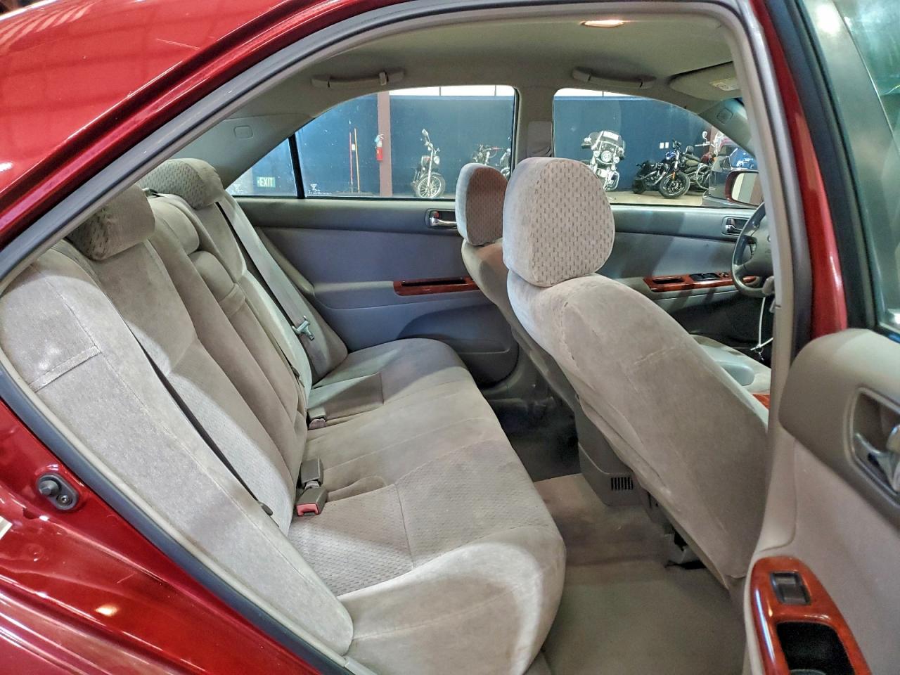 Toyota Camry Le Image 7