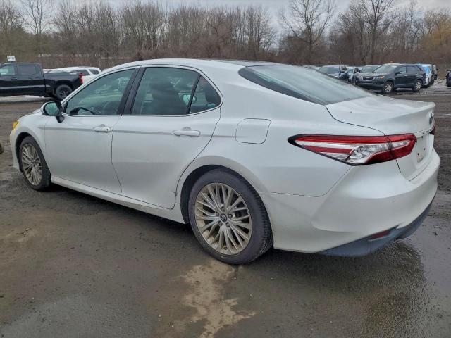 Toyota Camry L Image 2