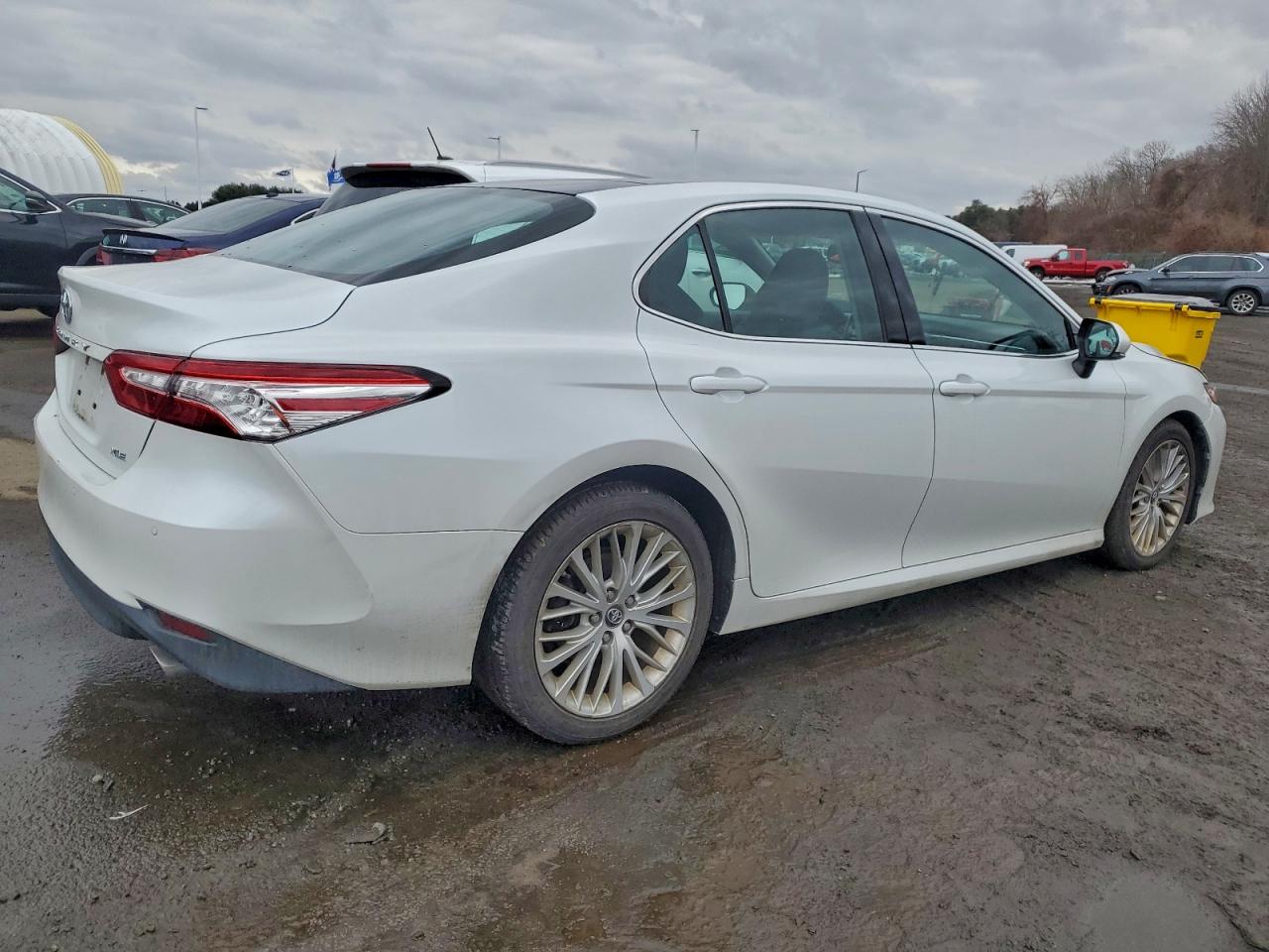 Toyota Camry L Image 6