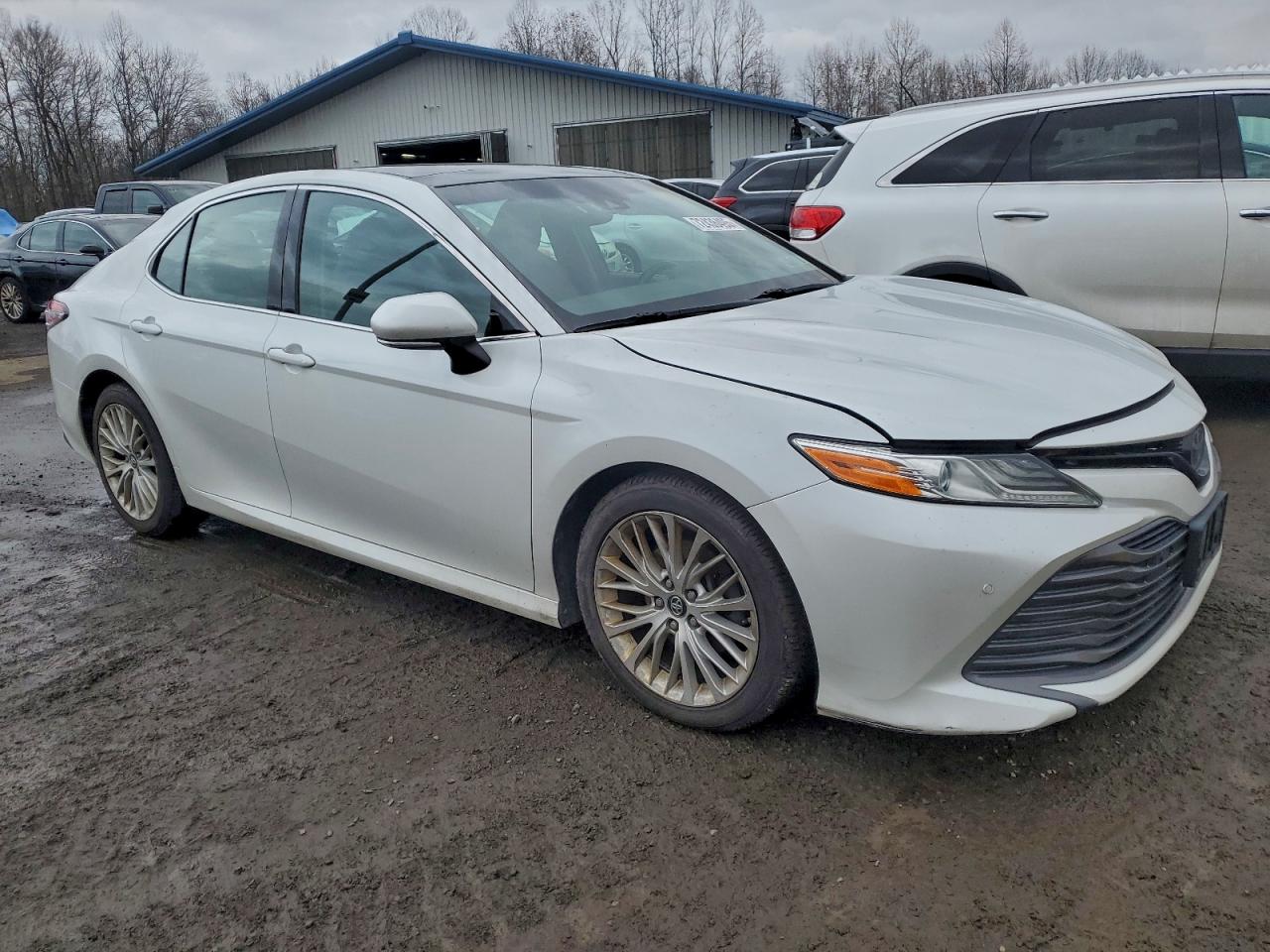 Toyota Camry L Image 10