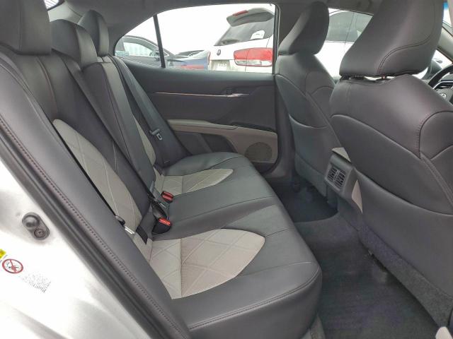 Toyota Camry L Image 8