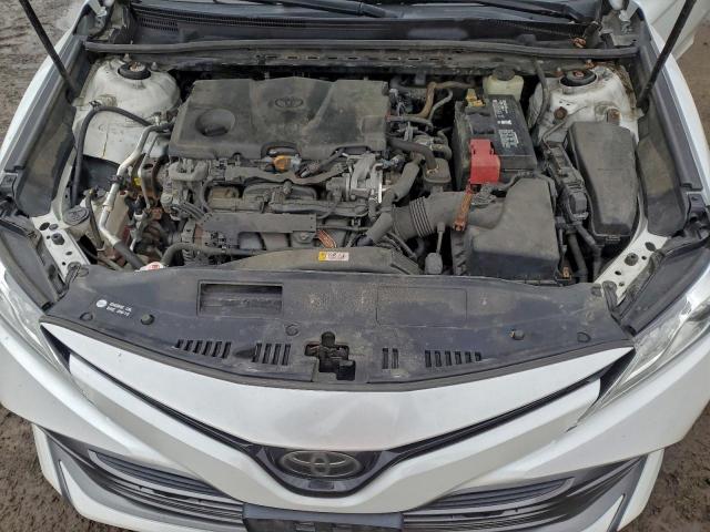 Toyota Camry L Image 11