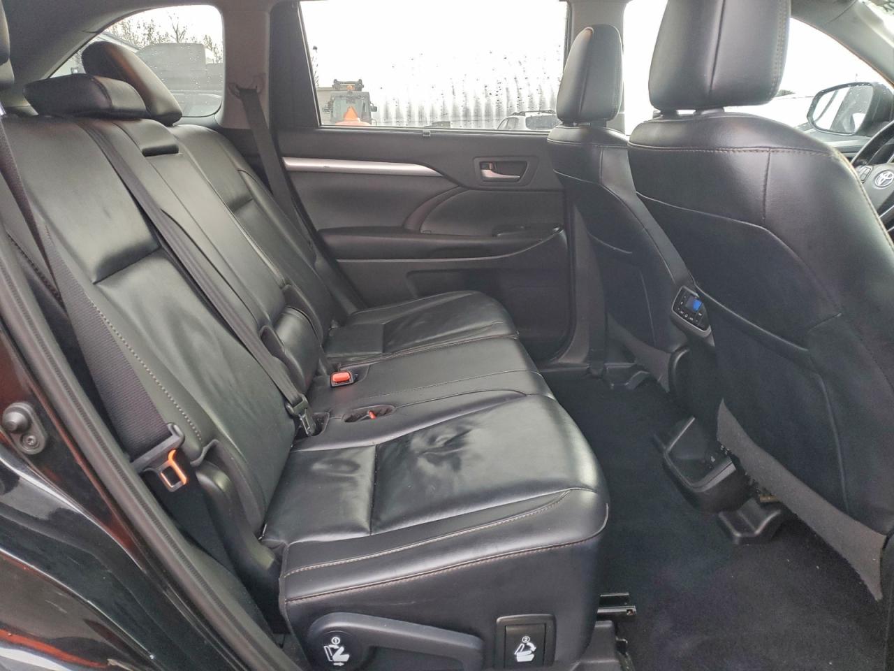 Toyota Highlander Se Image 13