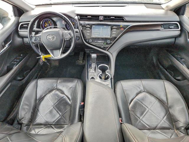 Toyota Camry L Image 9