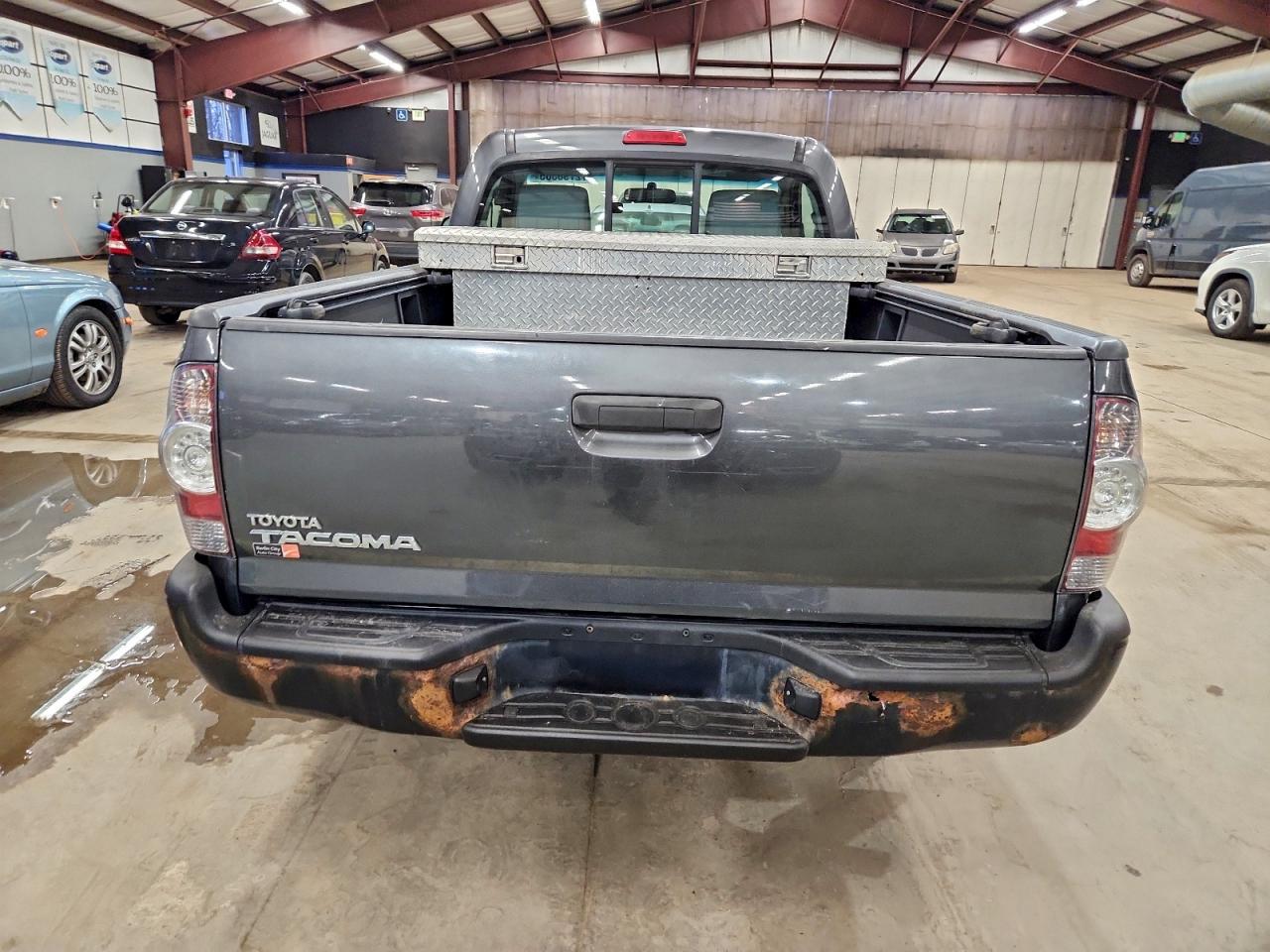 Toyota Tacoma Image 5