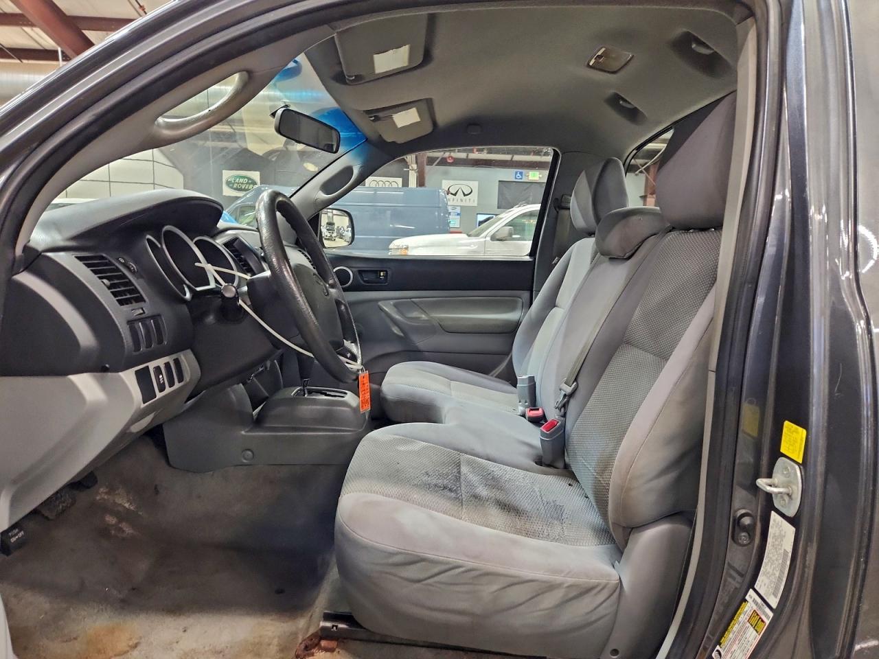 Toyota Tacoma Image 10