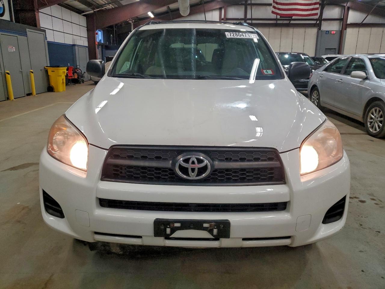 Toyota RAV4 Image 2